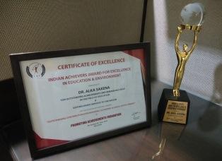 INDIAN ACHIEVERS AWARD FOR EXCELLENCE IN EDUCATION & ENVIRONMENT